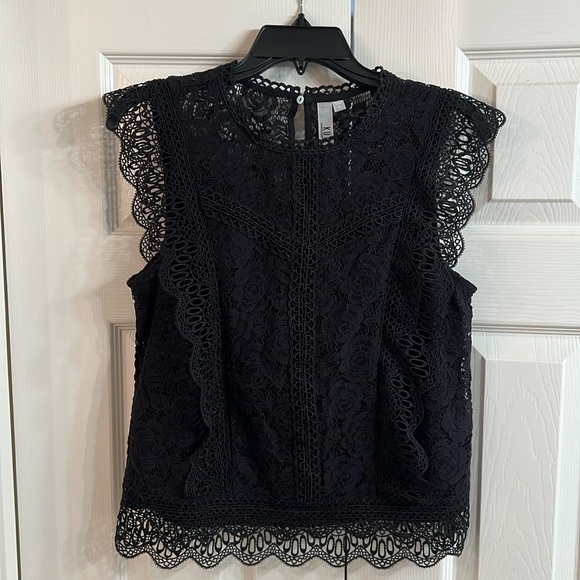 Beautiful Lace Sleeveless Top - Picture 1 of 8
